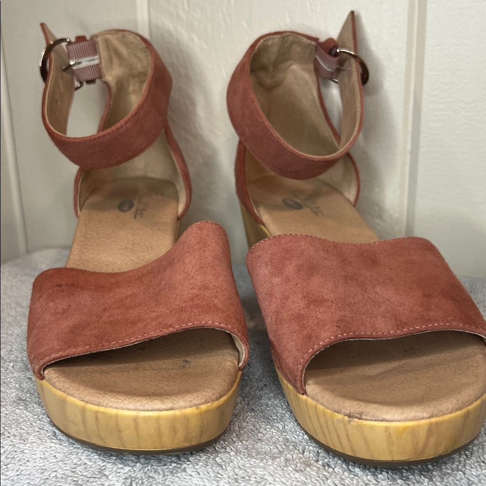 Dr Scholl’s Flora Clog Sandal - Picture 2 of 8